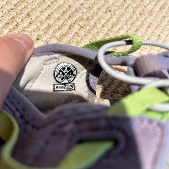 Size 2 Keen sandals in mauve for girls - Picture 3 of 3